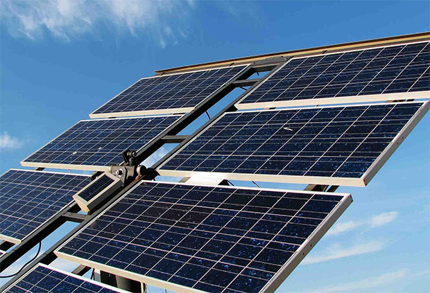 Strom aus Sonnenenergie mithilfe von Photovoltaik und dem Photoeffekt in Solarzellen