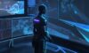 Ein futuristisches Cyber-Sicherheitszentrum mit holografischen Displays, die Datenströme und Netzwerkverbindungen in Blau und Orange visualisieren, um den Übergang zu autonomen Verteidigungsmechanismen zu symbolisieren.