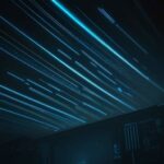 Eine stilisierte Nahaufnahme einer leuchtenden blauen Platine, auf der Lichtwellen von einem Mikrochip ausgehen und die Ausbreitung von Funkwellen visualisieren.
