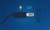 USB-C-Stecker vor einer Buchse mit Symbolen für Strom und Daten