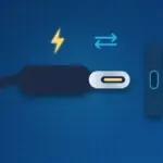 USB-C-Stecker vor einer Buchse mit Symbolen für Strom und Daten